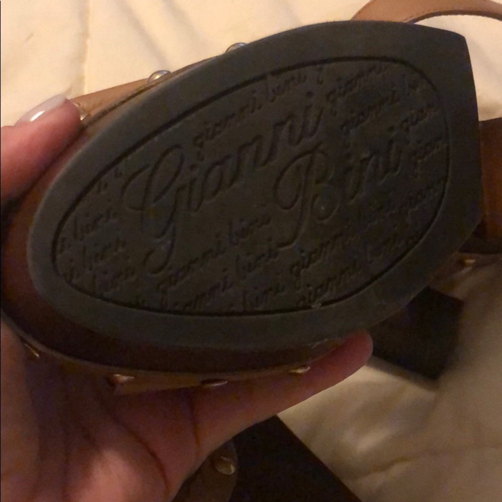Heels - Picture 2 of 4